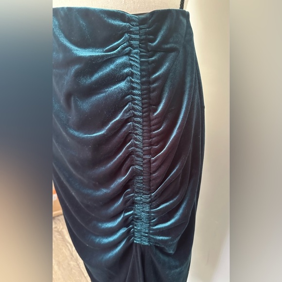Laundry by Shelli Segal Green Velvet  Midi Skirt Womens M NWOT - Picture 3 of 6